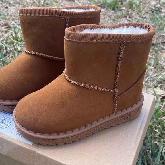 Boutique Brand Other - SOLD- Sold- Cozy Toddler Girls Boots